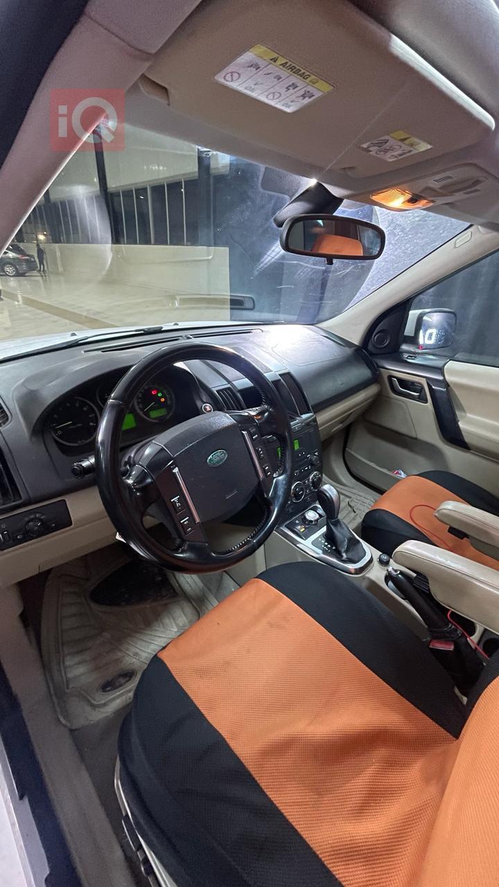 لاند روفر LR2
